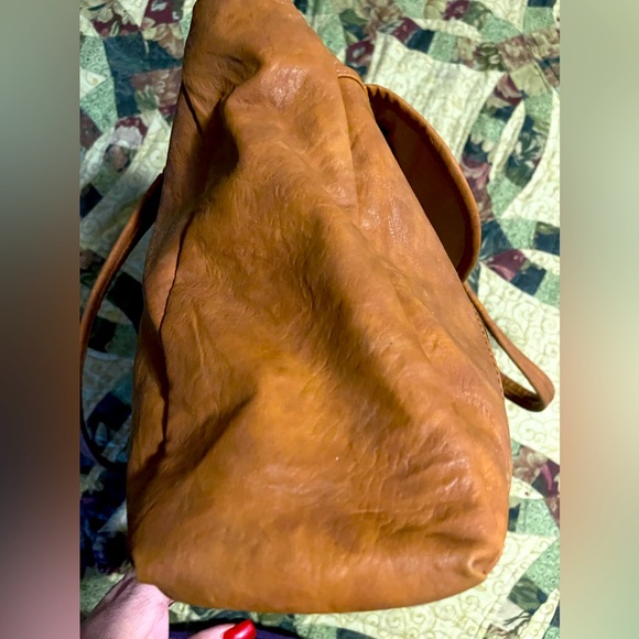 ❤️Beautiful Oversized tan bag❤️ - Picture 4 of 9